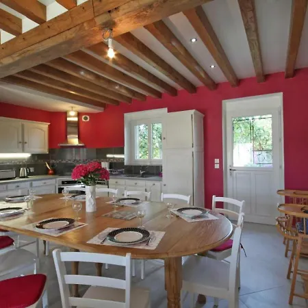 Maison De Charme Avec Grand Jardin, 4 Chambres, 3 Salles De Bain, Garage, Wifi, Cheminee Et Terrasse - Fr-1-497-115