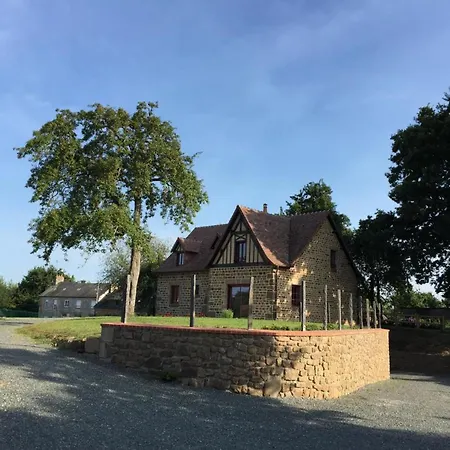 Maison Spacieuse A St Denis De Villenette Avec Jardin Clos - Fr-1-497-115 Vakantiehuis